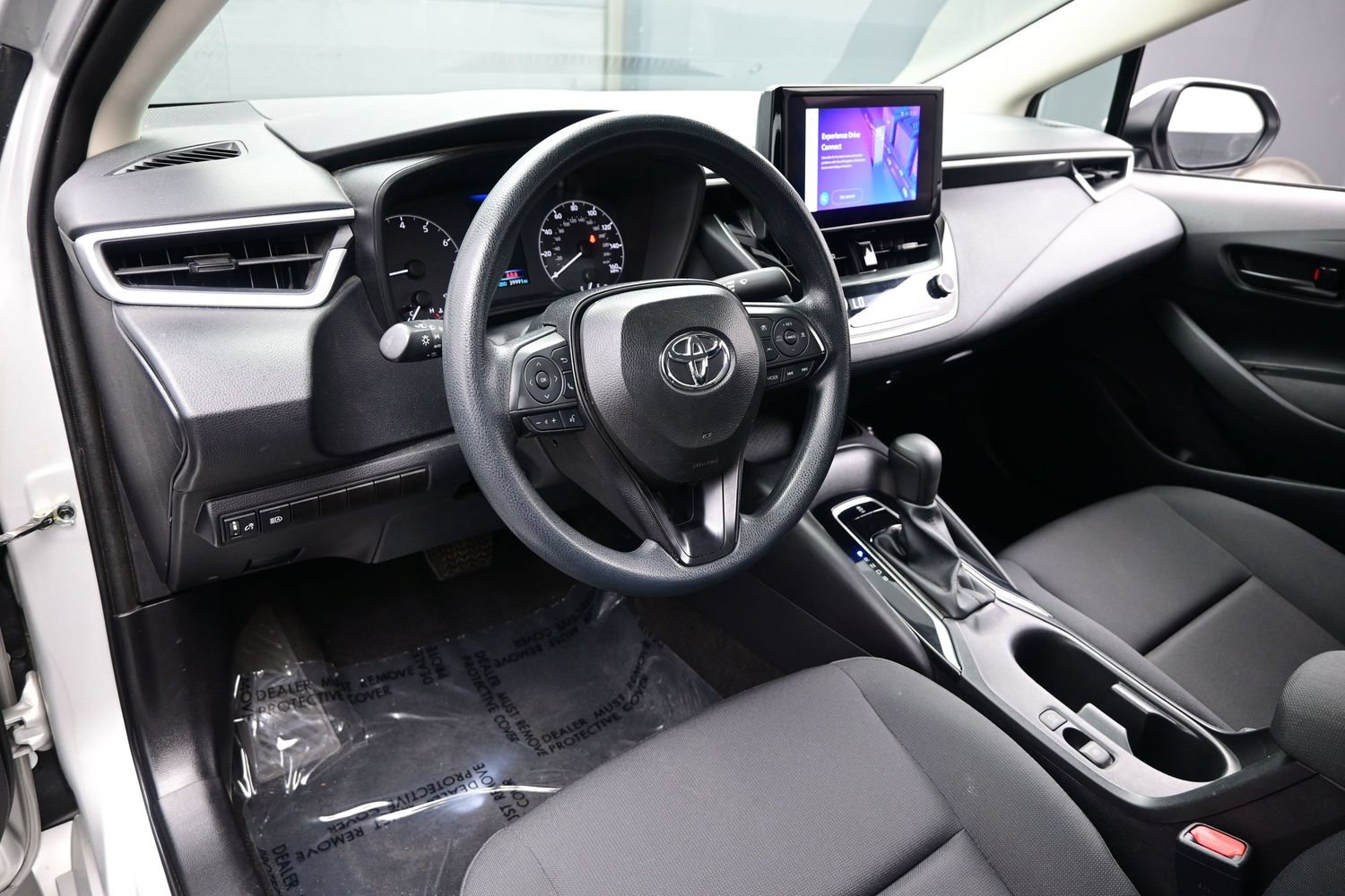 Used 2025 Toyota Corolla LE FWD image 12