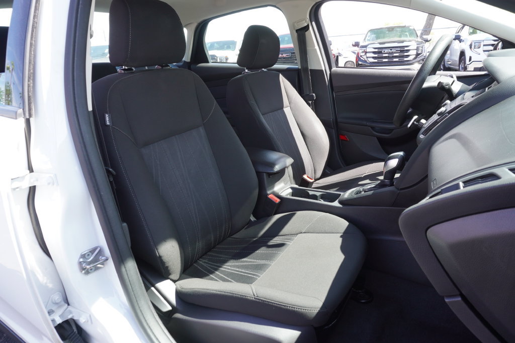 Used 2015 Ford Focus SE w/ Reverse Sensing Package FWD image 15