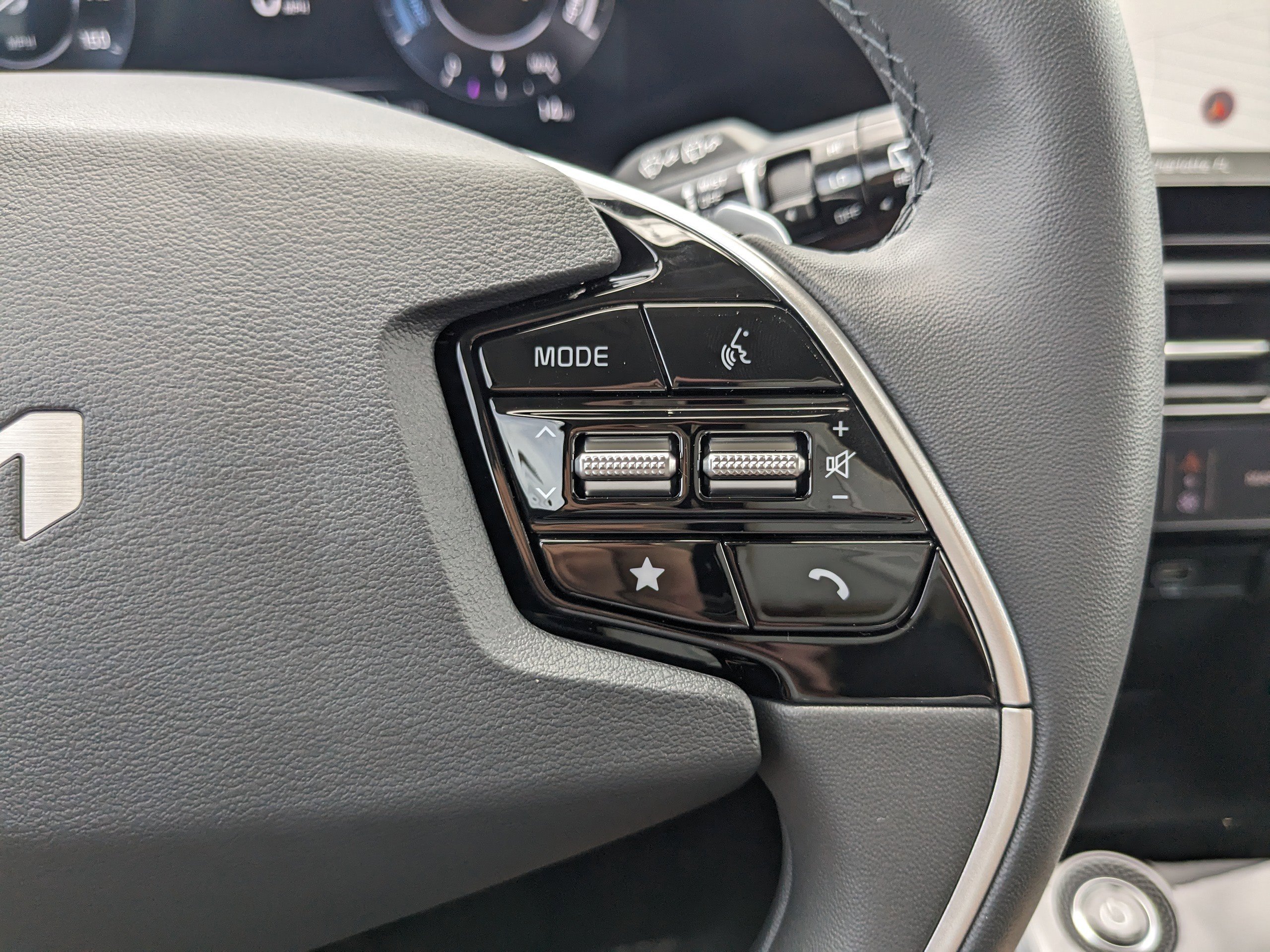 New 2025 Kia Niro Wind image 32