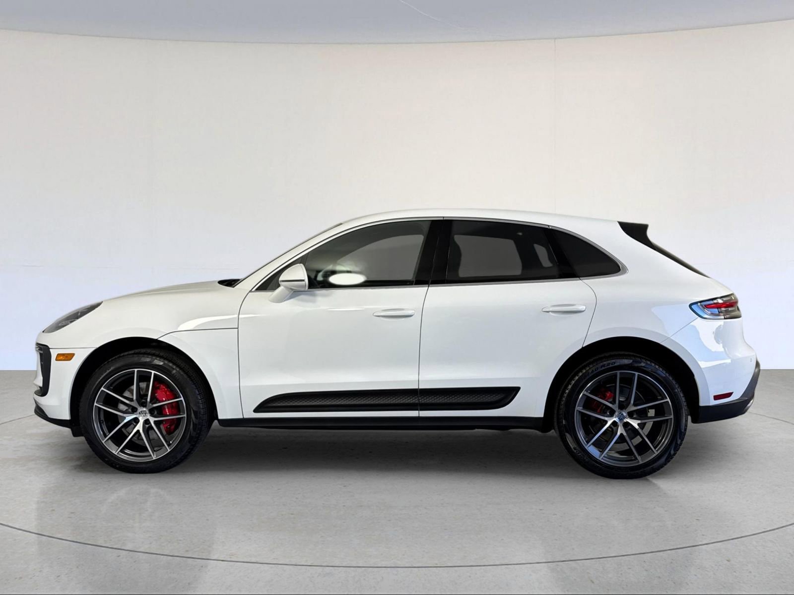 Certified 2024 Porsche Macan S AWD/4WD image 2