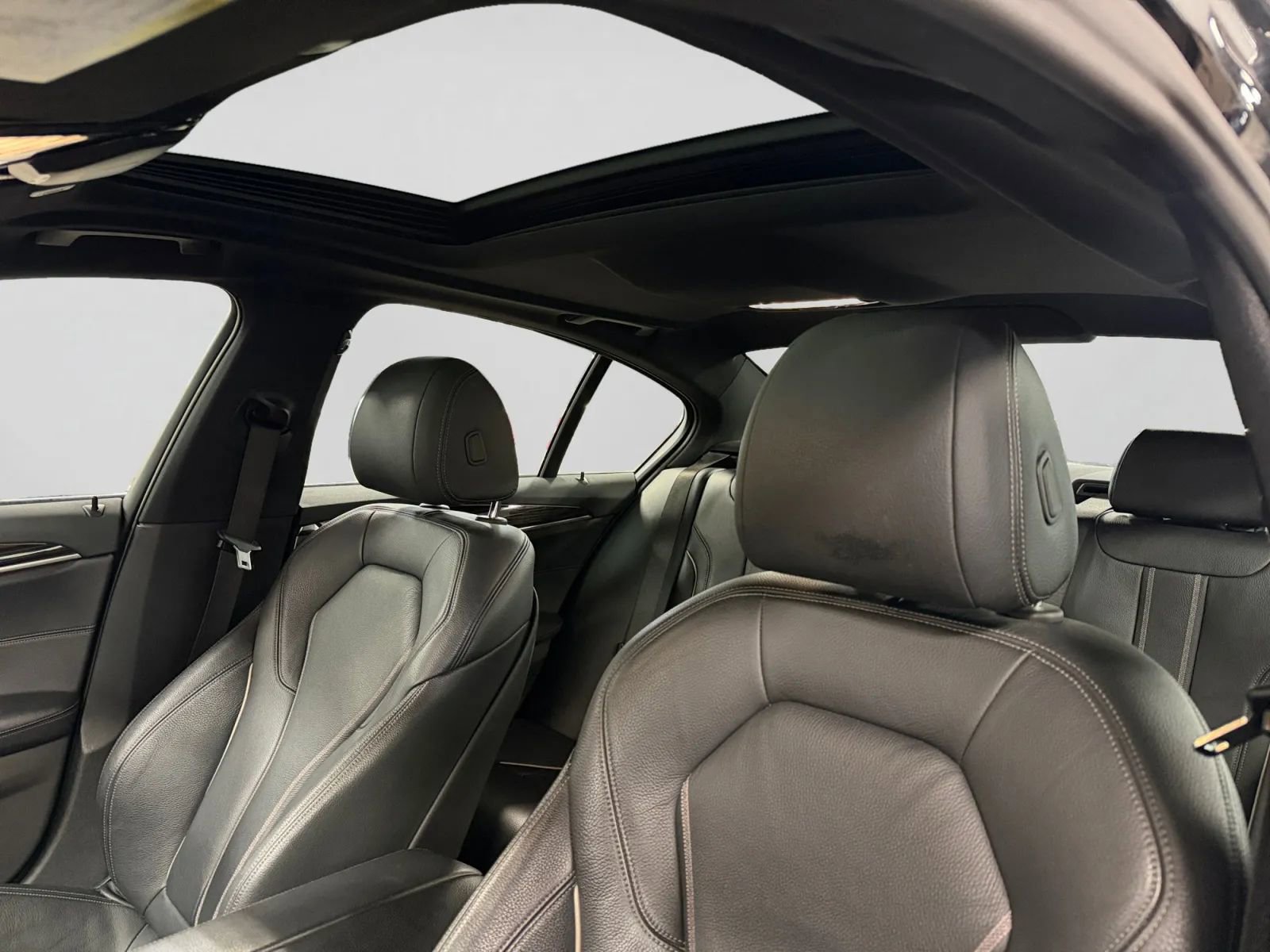 Used 2018 BMW 530i xDrive 530i xDrive Sedan 4D w/ Premium Package image 36