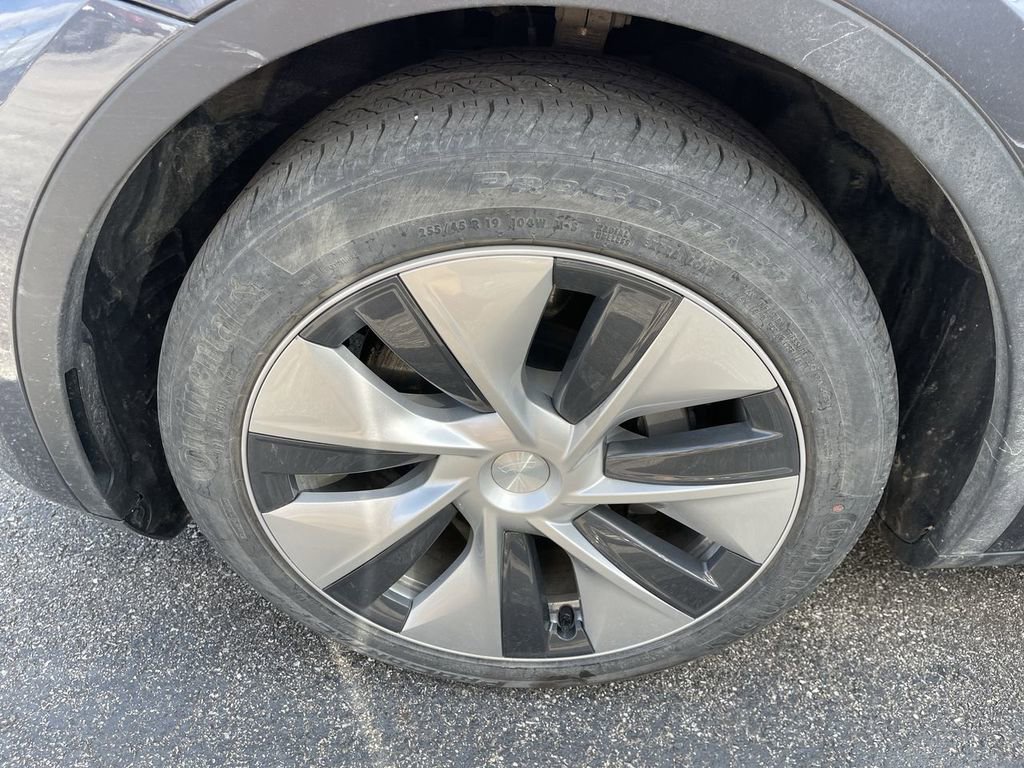 Used 2023 Tesla Model Y Long Range image 2