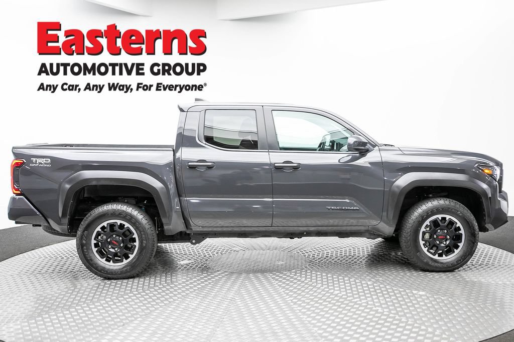 Used 2025 Toyota Tacoma TRD Off-Road AWD/4WD image 4