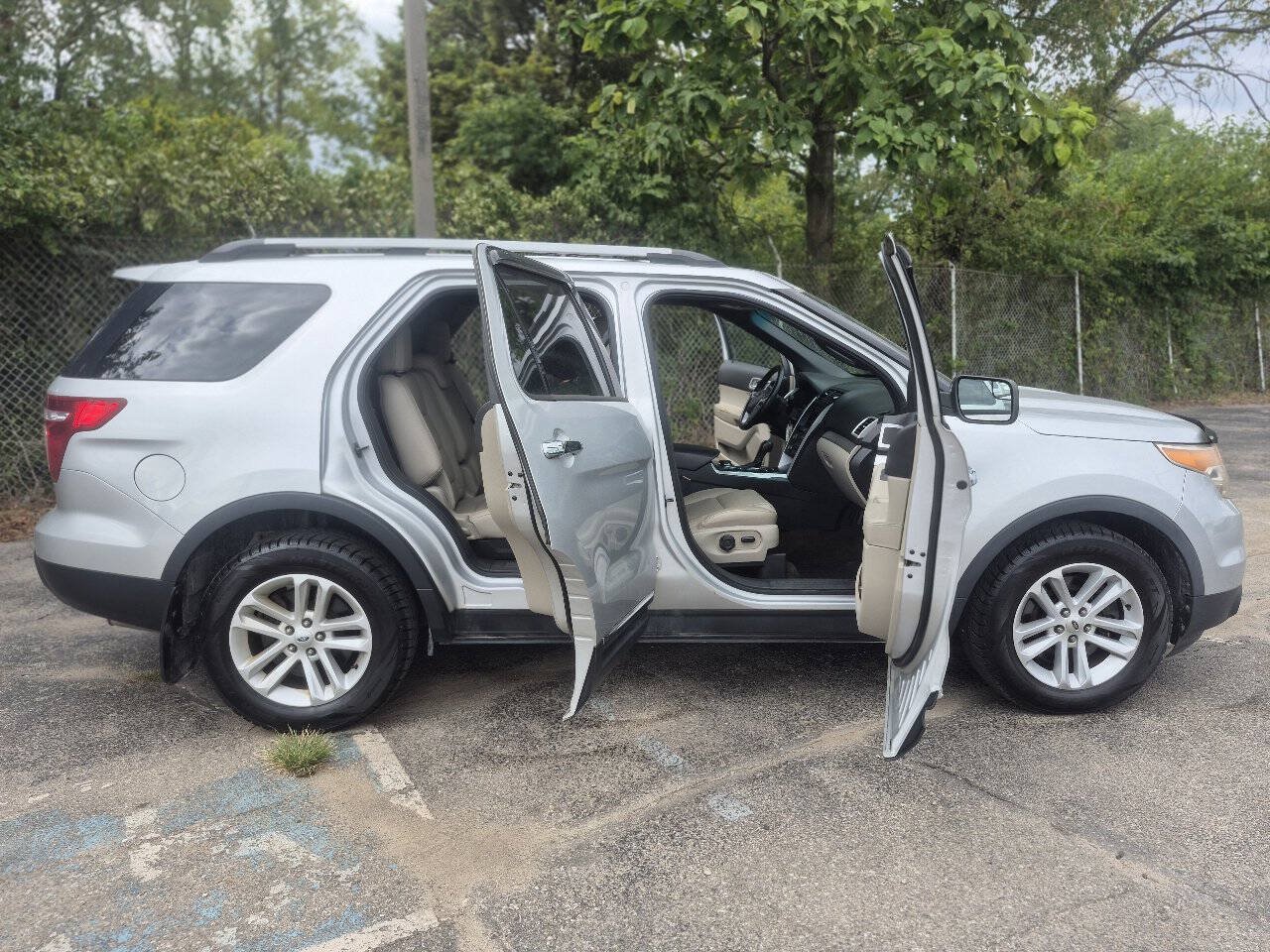 Used 2013 Ford Explorer XLT AWD/4WD image 21