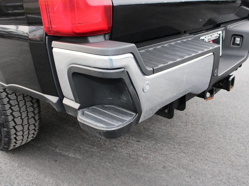 Used 2023 Ford F350 Lariat w/ FX4 Off-Road Package image 15