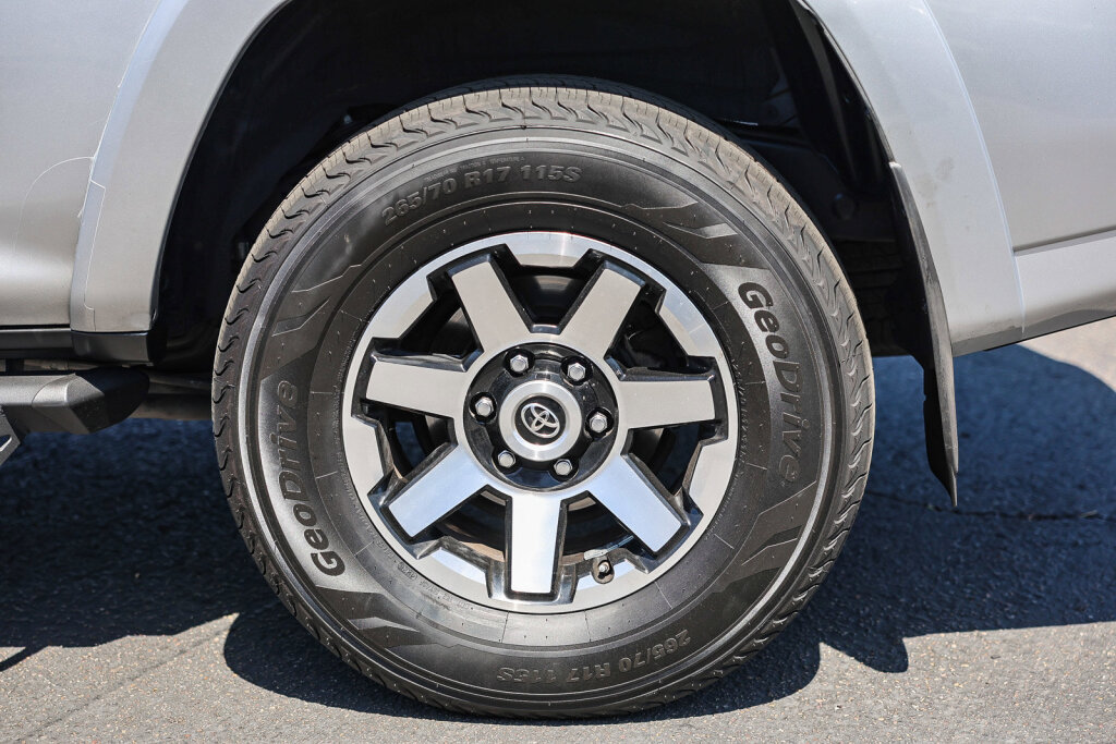 Certified 2020 Toyota 4Runner TRD Off-Road Premium w/ Moonroof Package AWD/4WD image 29