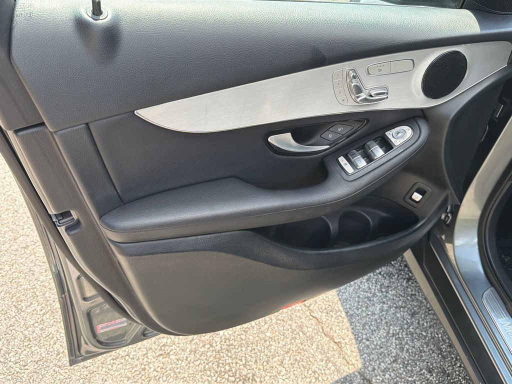 Used 2019 Mercedes-Benz GLC 300 image 10