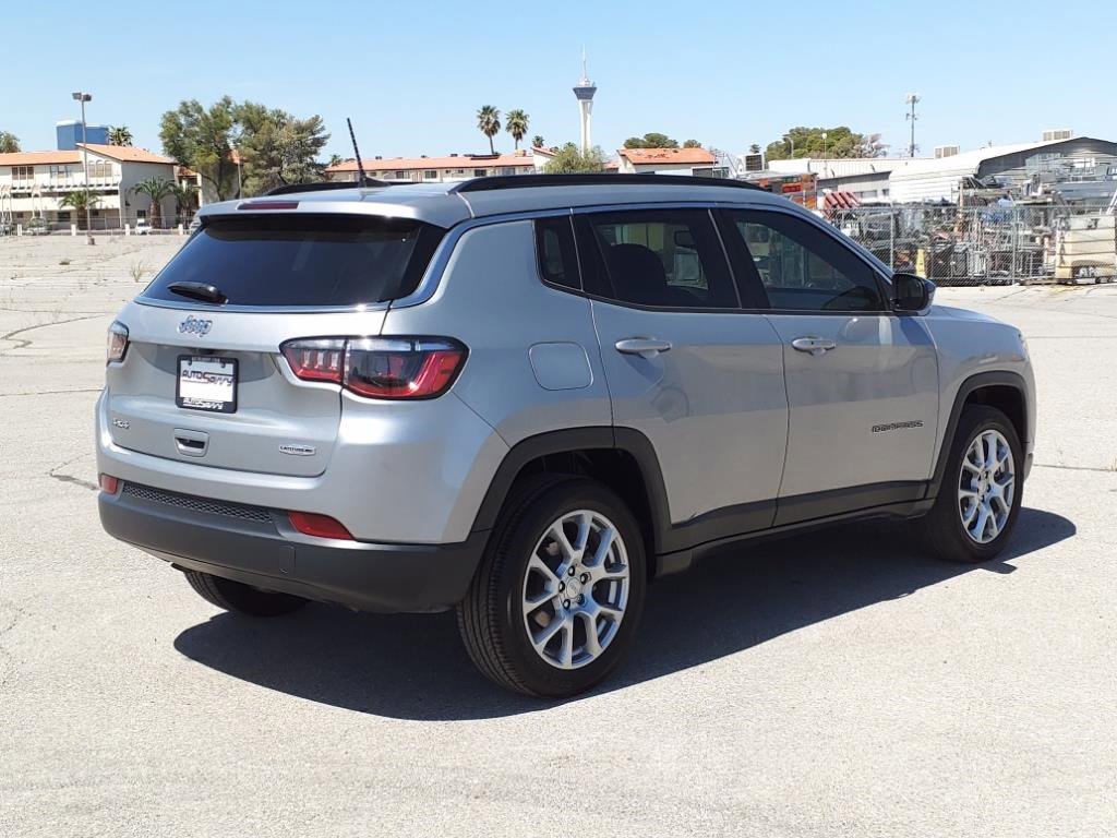 Used 2024 Jeep Compass Latitude image 5