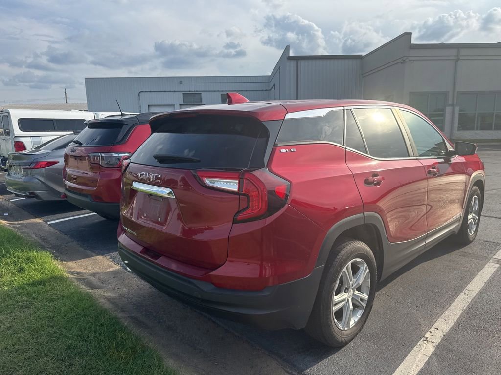 Used 2022 GMC Terrain SLE FWD image 4
