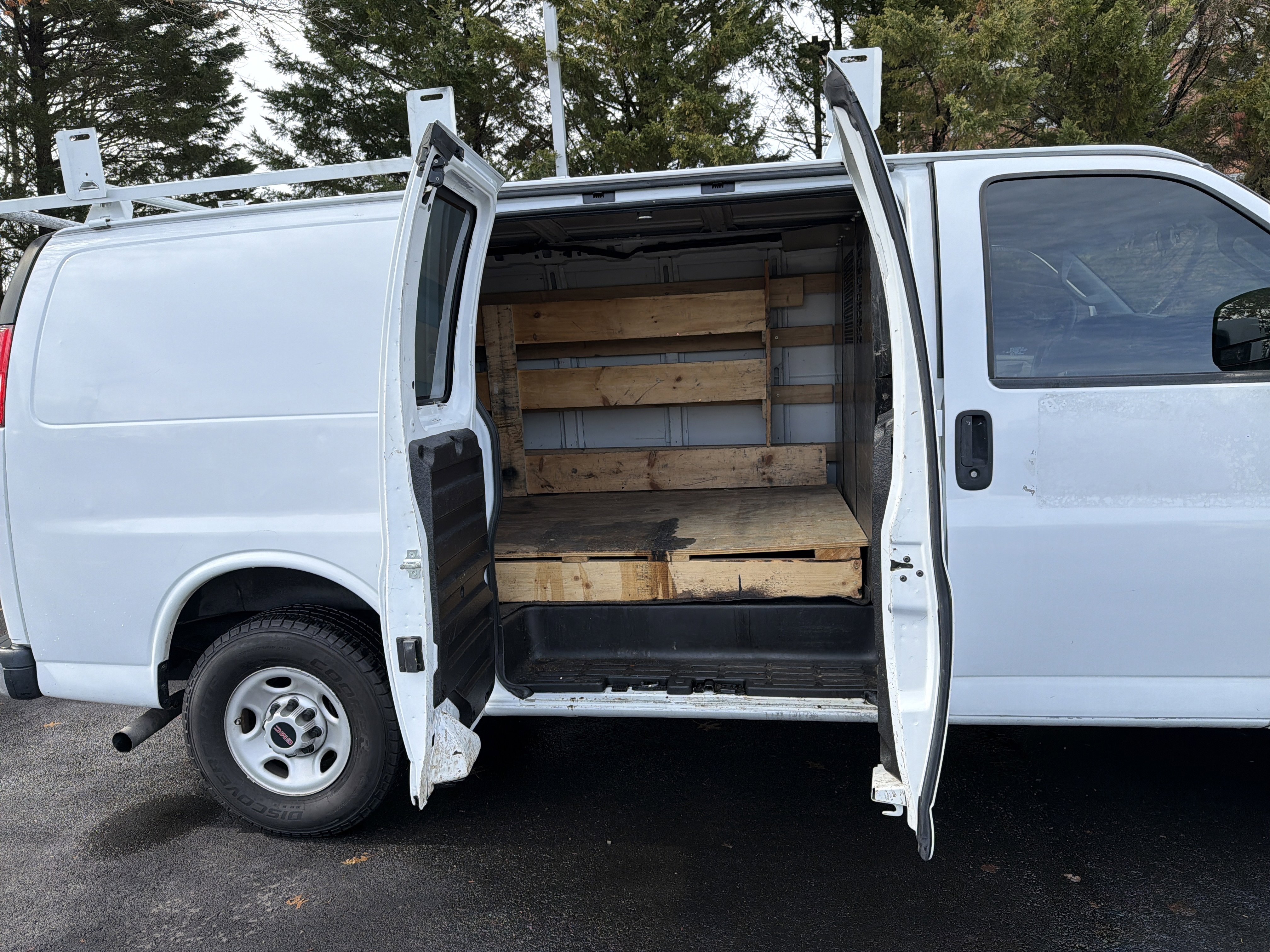 Used 2021 GMC Savana 2500 w/ Driver Convenience Package image 28