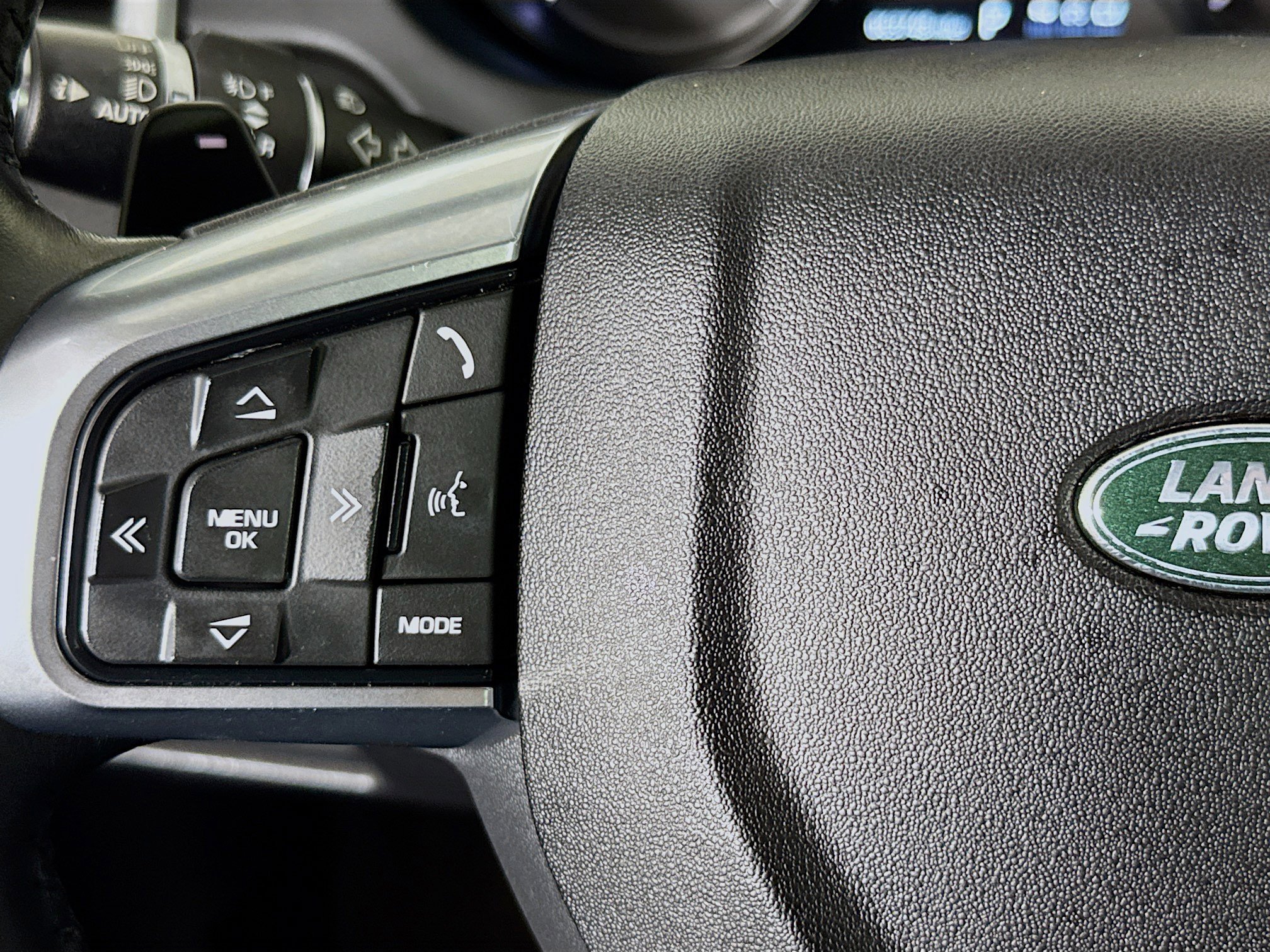 Used 2018 Land Rover Discovery Sport HSE image 13