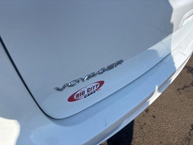 Used 2023 Chrysler Voyager LX image 44