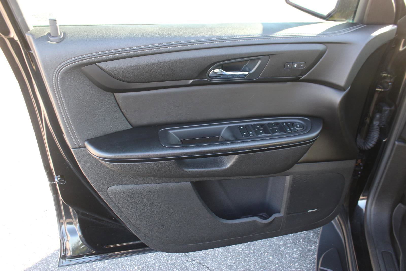 Used 2017 Chevrolet Traverse LT AWD/4WD image 14