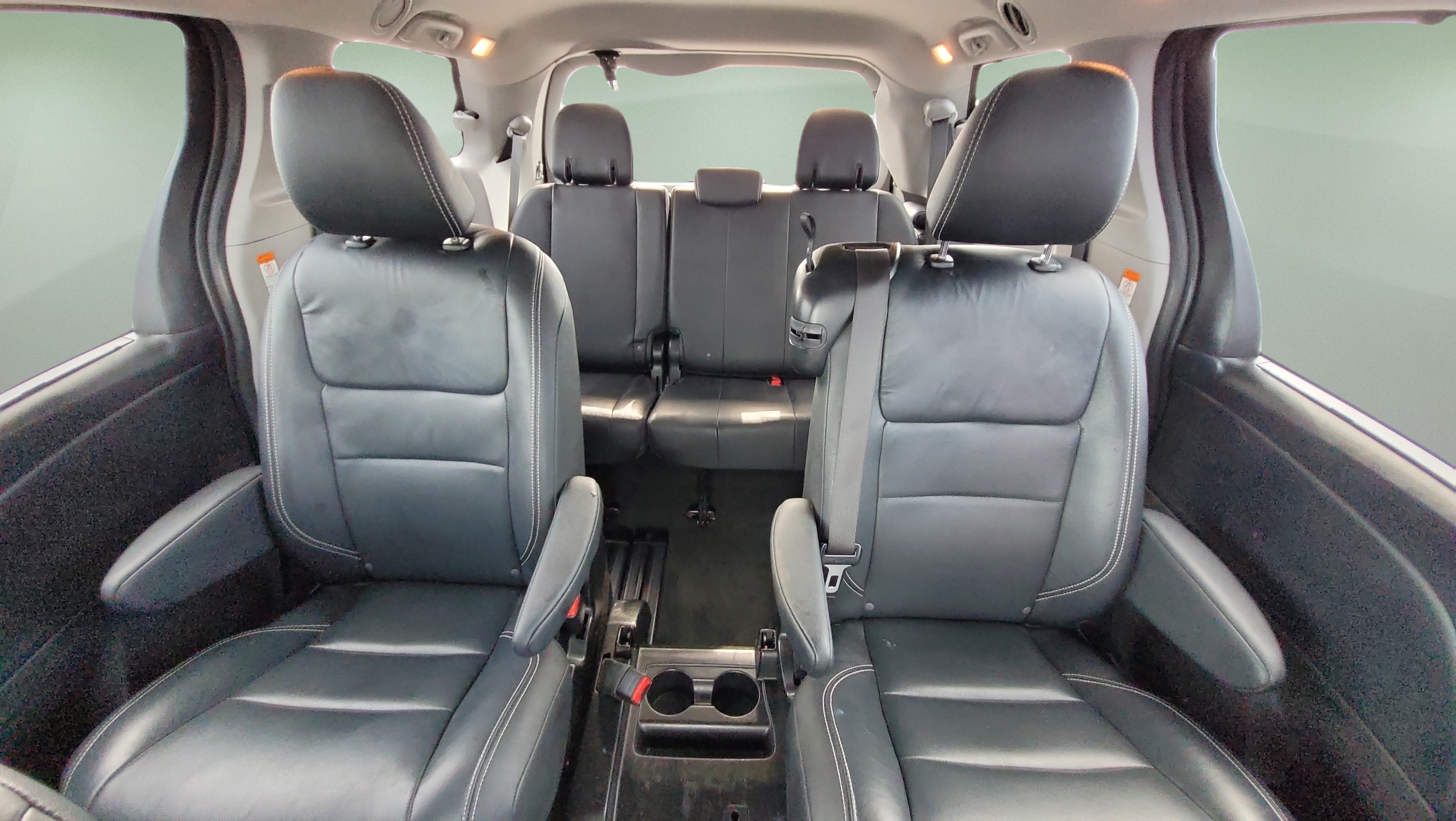Used 2018 Toyota Sienna SE w/ SE Preferred Package FWD image 18