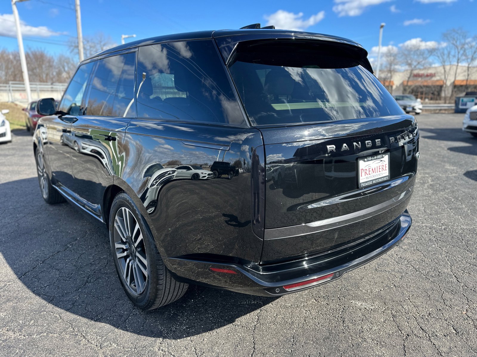 Used 2023 Land Rover Range Rover SE image 3