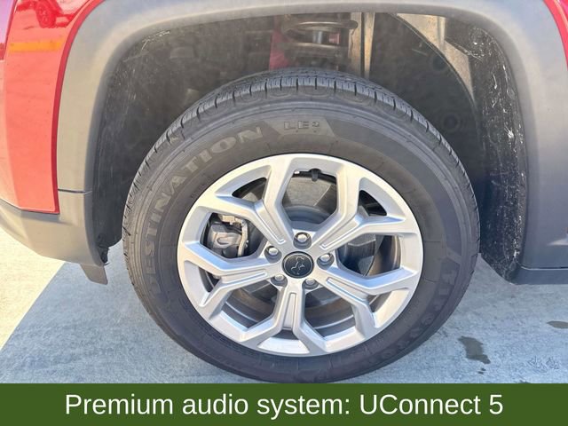 Used 2025 Jeep Compass Latitude image 5