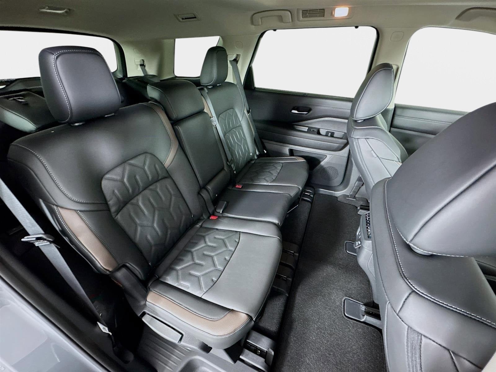 New 2026 Nissan Pathfinder Platinum image 27
