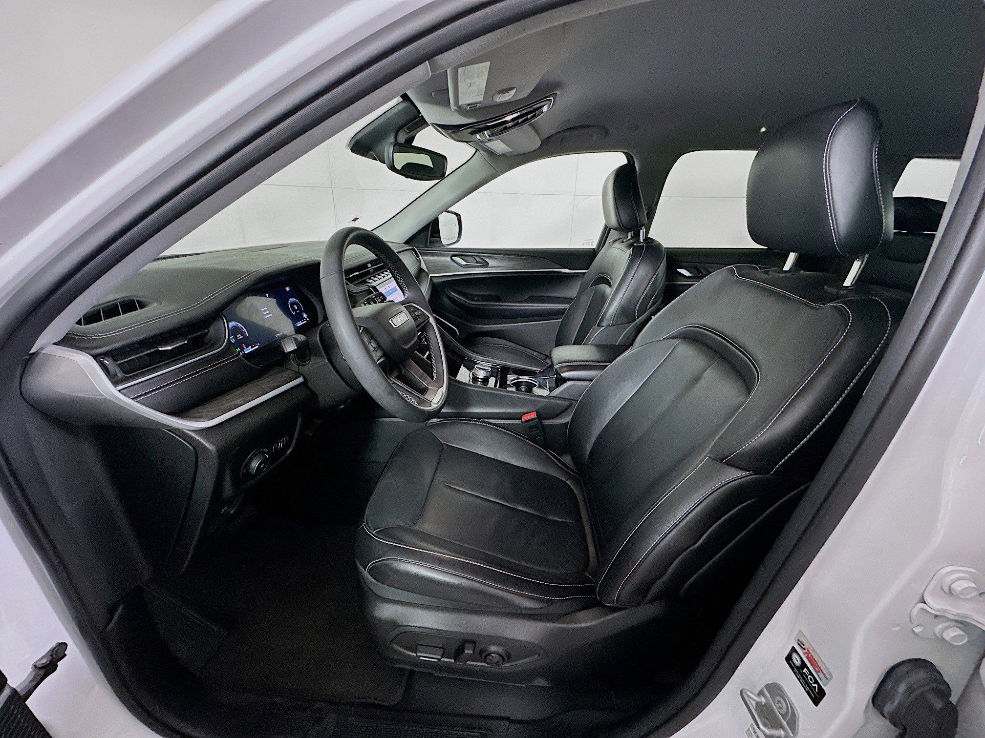 Used 2023 Jeep Grand Cherokee Limited image 13