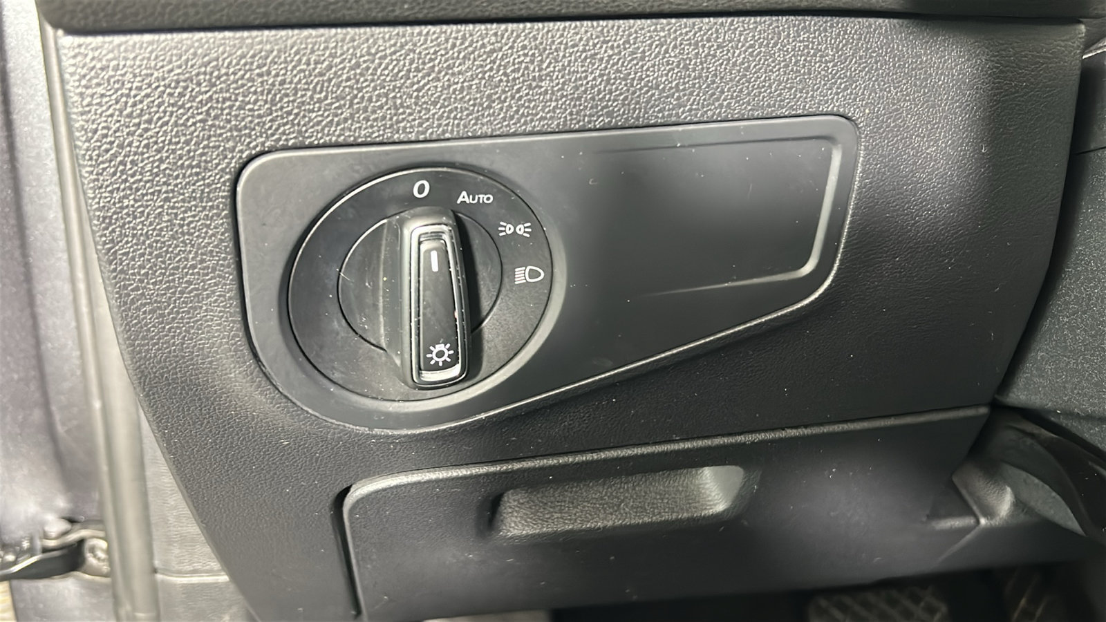 Used 2018 Volkswagen Tiguan SE w/ Panoramic Sunroof Package AWD/4WD image 24