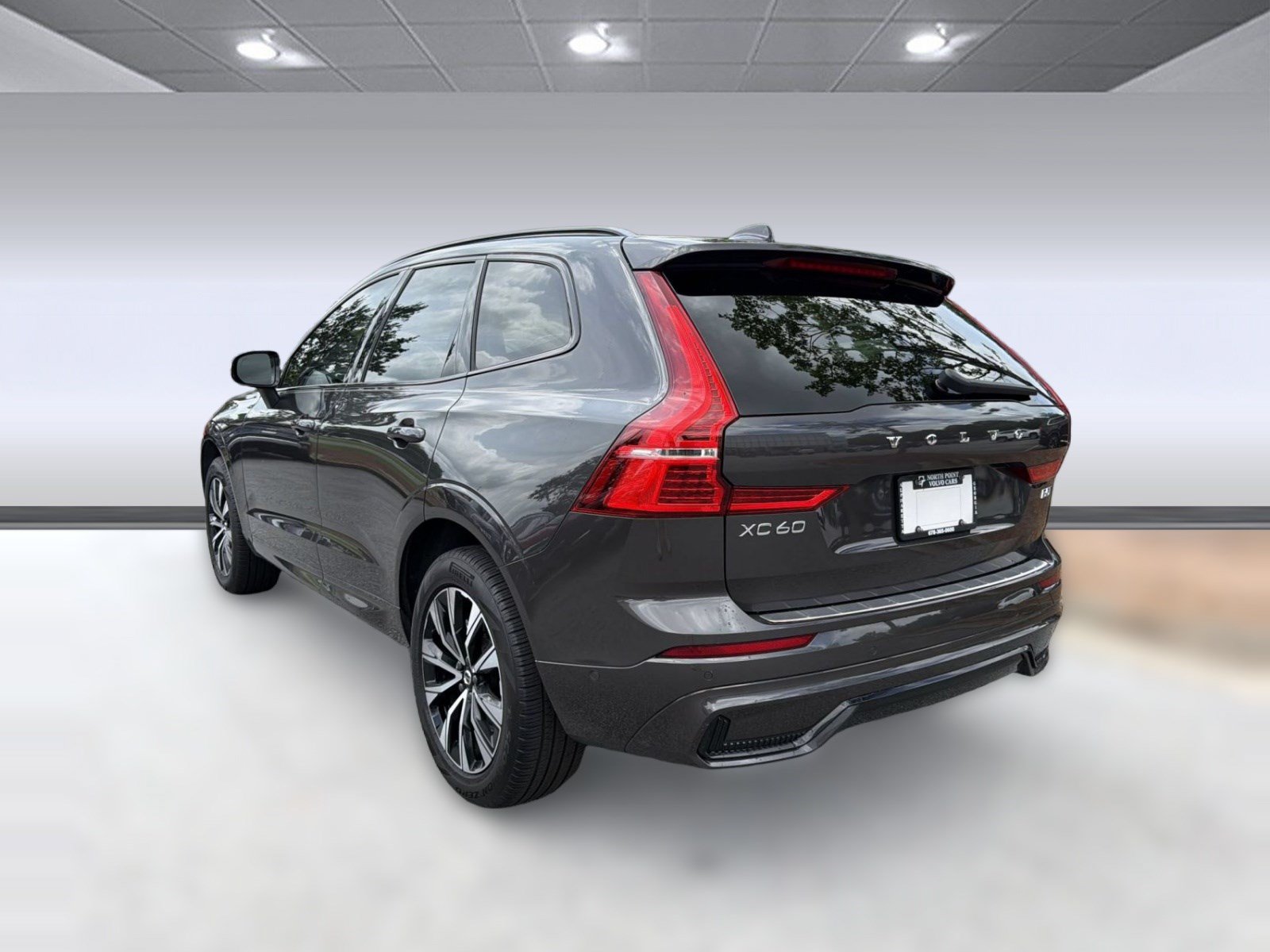 Used 2025 Volvo XC60 B5 Plus w/ Protection Package Premier AWD/4WD image 3