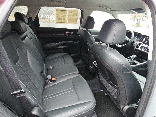 Used 2021 Kia Sorento S image 16