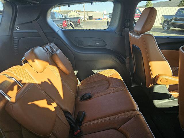 Used 2024 Chrysler Pacifica Pinnacle w/ Trailer Tow Group image 12