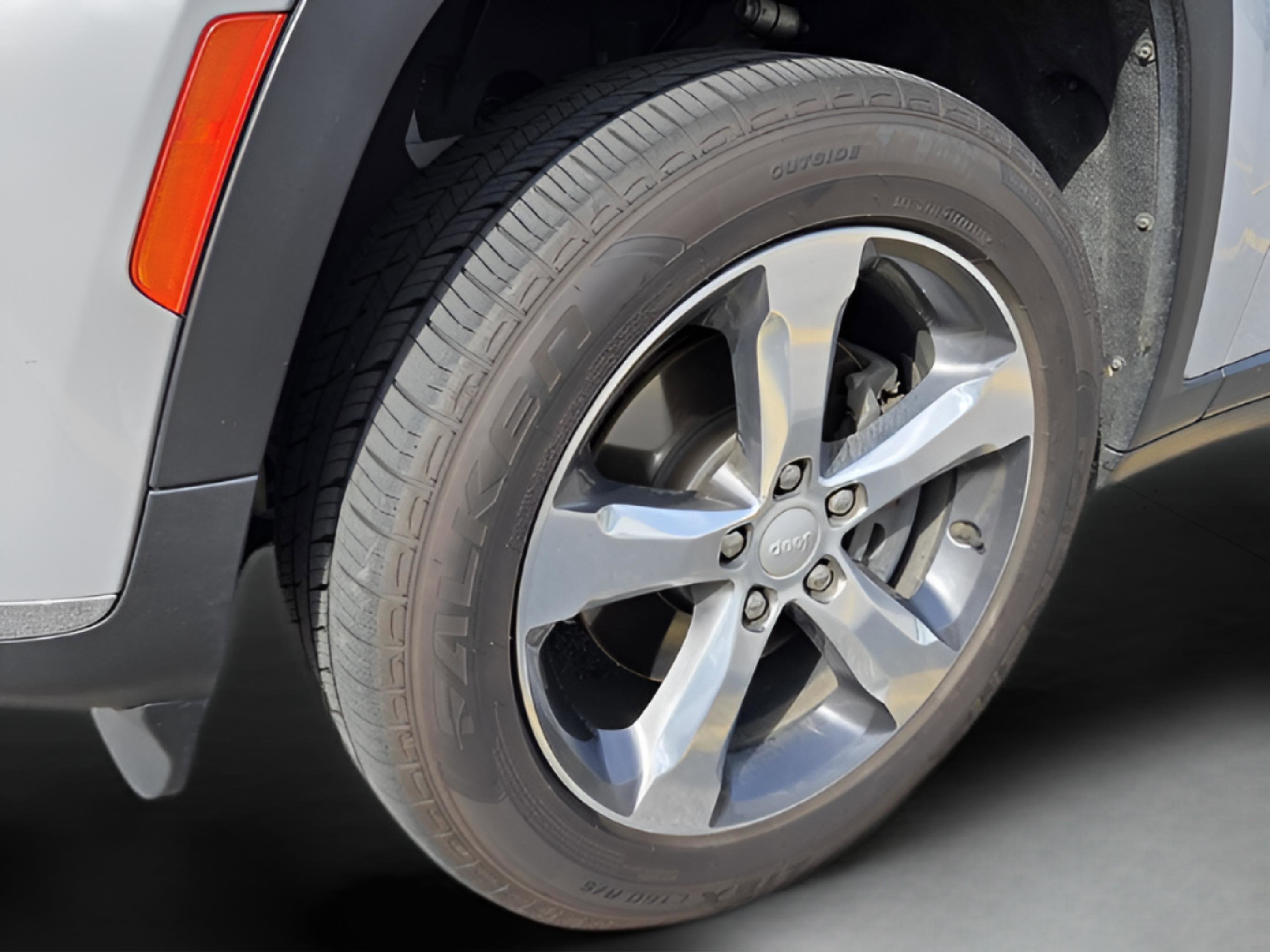 Used 2022 Jeep Grand Cherokee L Limited RWD image 31