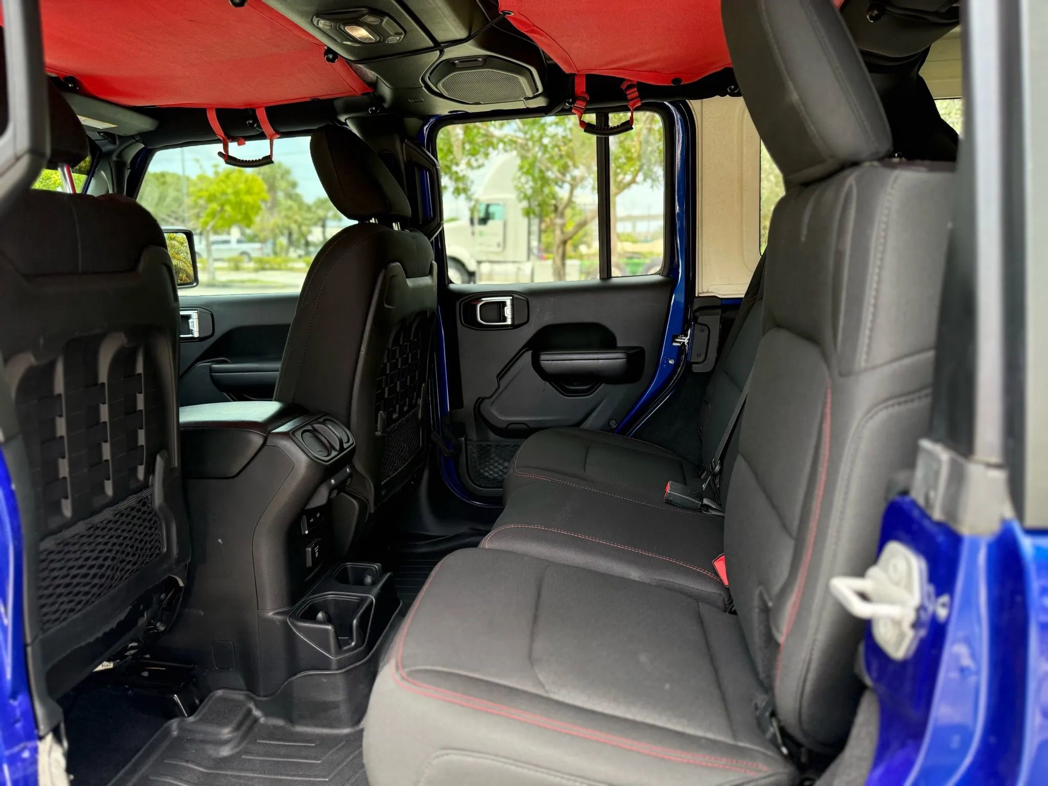 Used 2018 Jeep Wrangler Unlimited Rubicon w/ Cold Weather Group AWD/4WD image 12