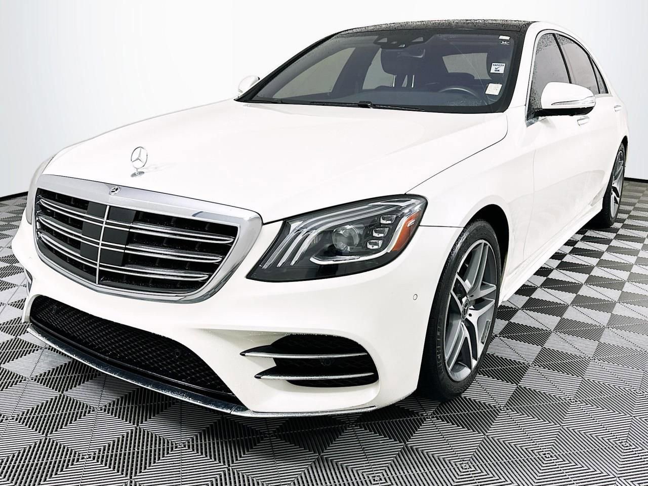 Used 2018 Mercedes-Benz S 560 Sedan image 5