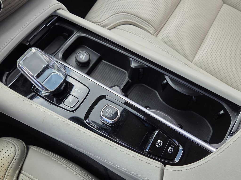 Used 2023 Volvo XC90 B6 Ultimate image 31