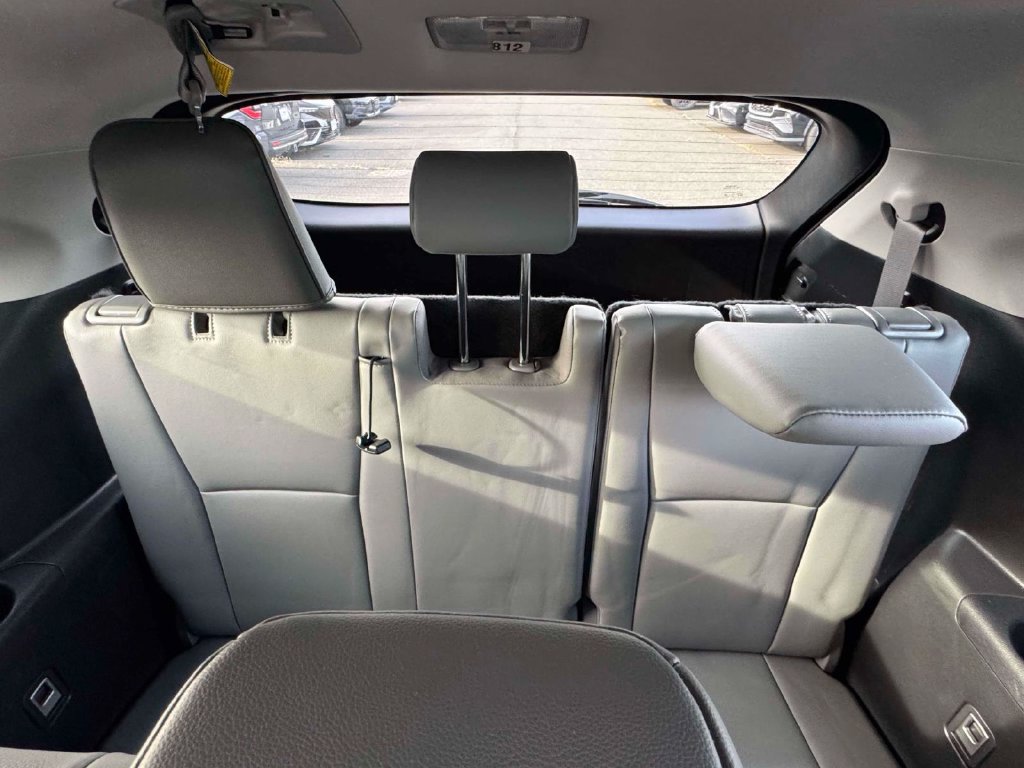 Used 2023 Toyota Highlander XLE AWD/4WD image 15