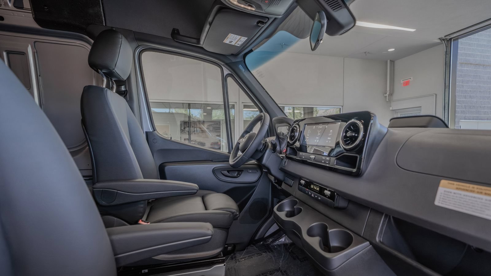 Used 2025 Mercedes-Benz Sprinter 2500 image 17