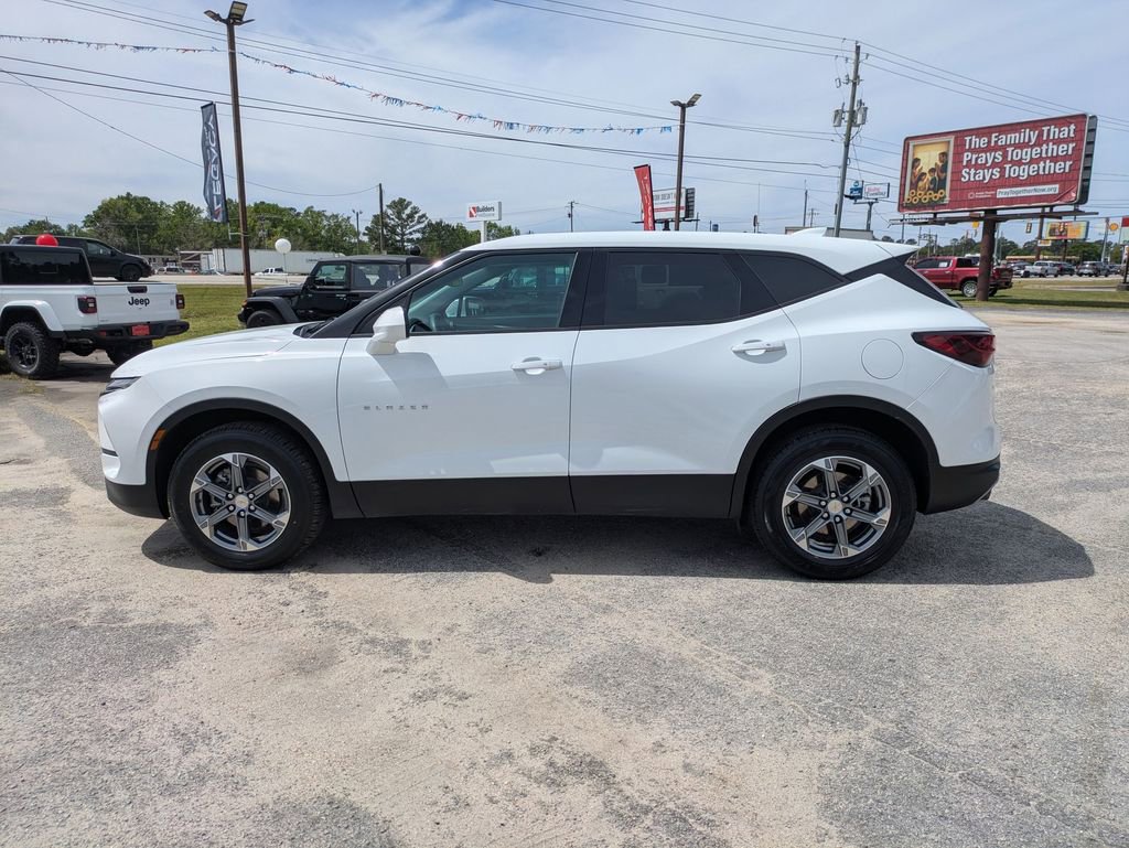 Used 2025 Chevrolet Blazer LT image 6