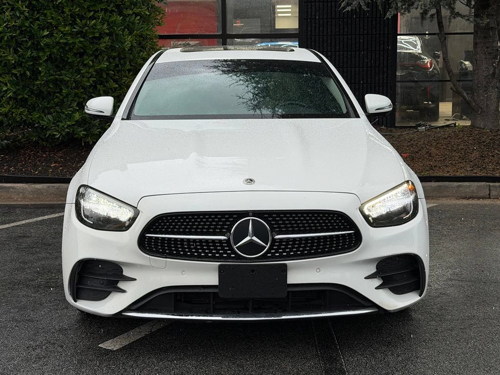 Used 2022 Mercedes-Benz E 350 4MATIC Sedan image 3