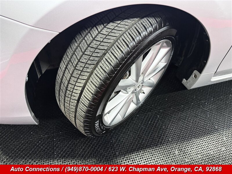 Used 2014 Toyota Prius V Five FWD image 31