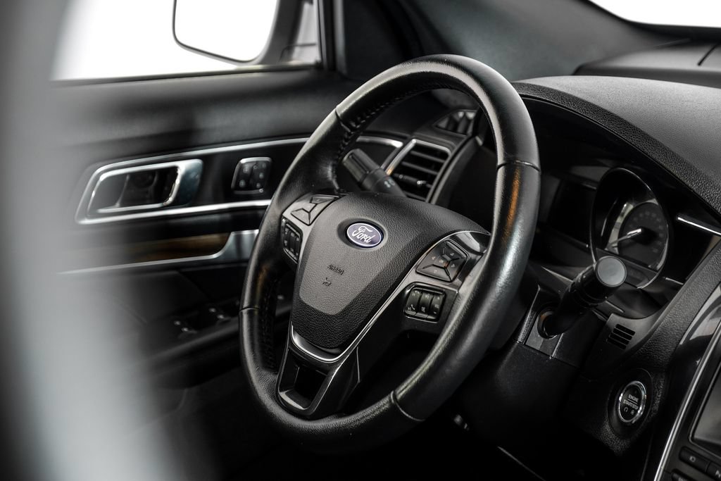 Used 2019 Ford Explorer Limited w/ Class III Trailer Tow Package FWD image 11
