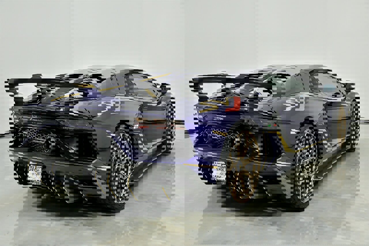 Used 2019 Lamborghini Aventador SVJ image 18