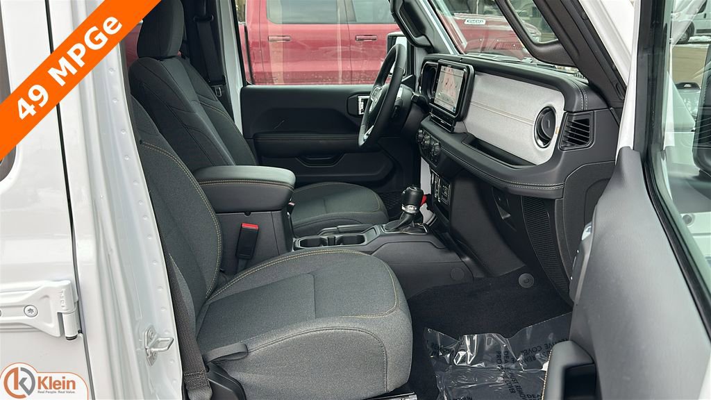 Used 2025 Jeep Wrangler Sahara 4xe image 31