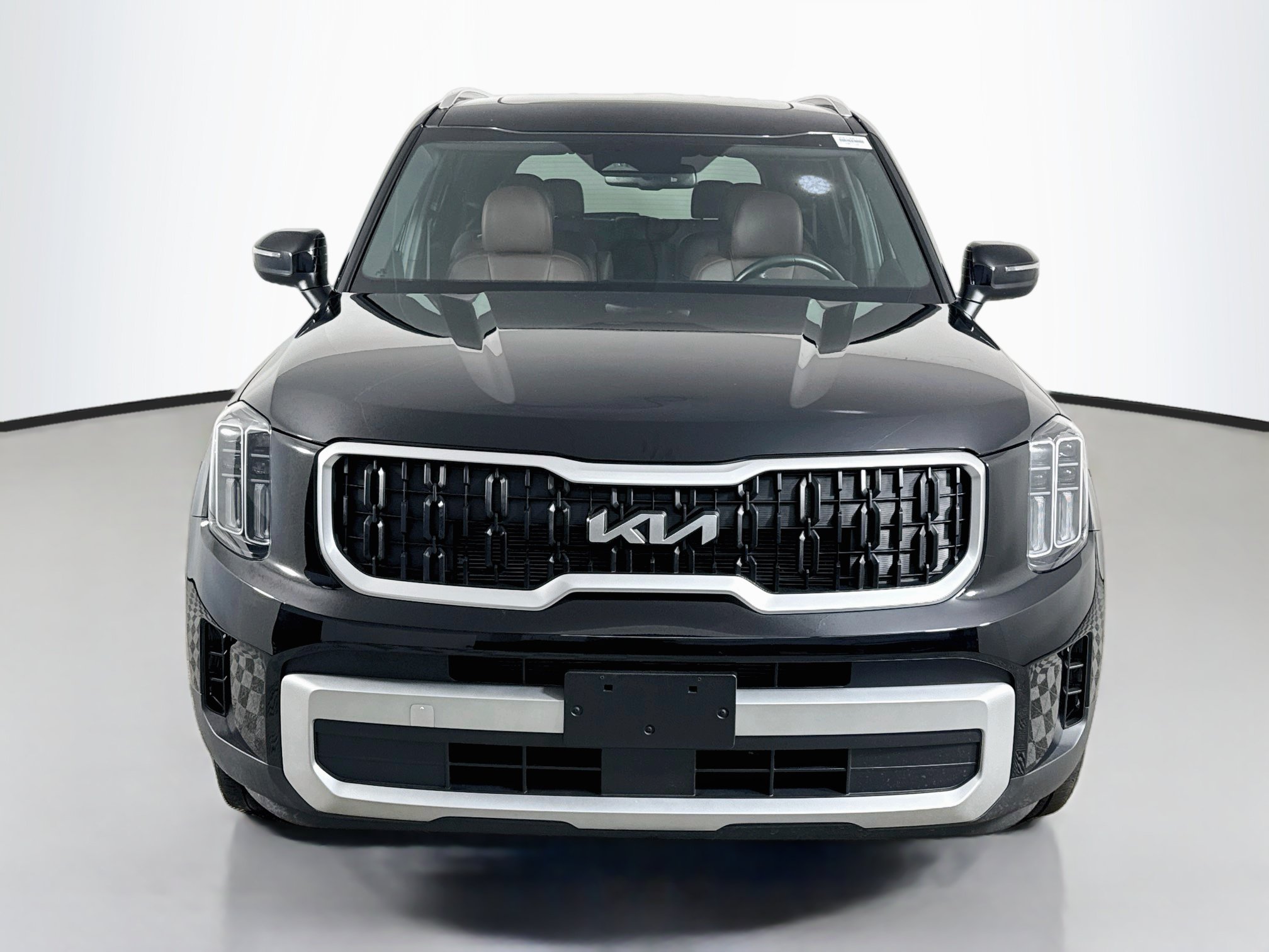 Used 2024 Kia Telluride EX w/ EX Captain's Chair Package FWD image 2