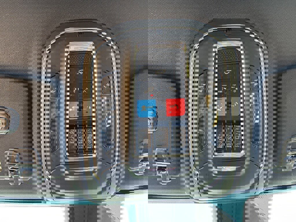 Used 2024 Jeep Grand Cherokee Limited w/ Luxury Tech Group II image 34