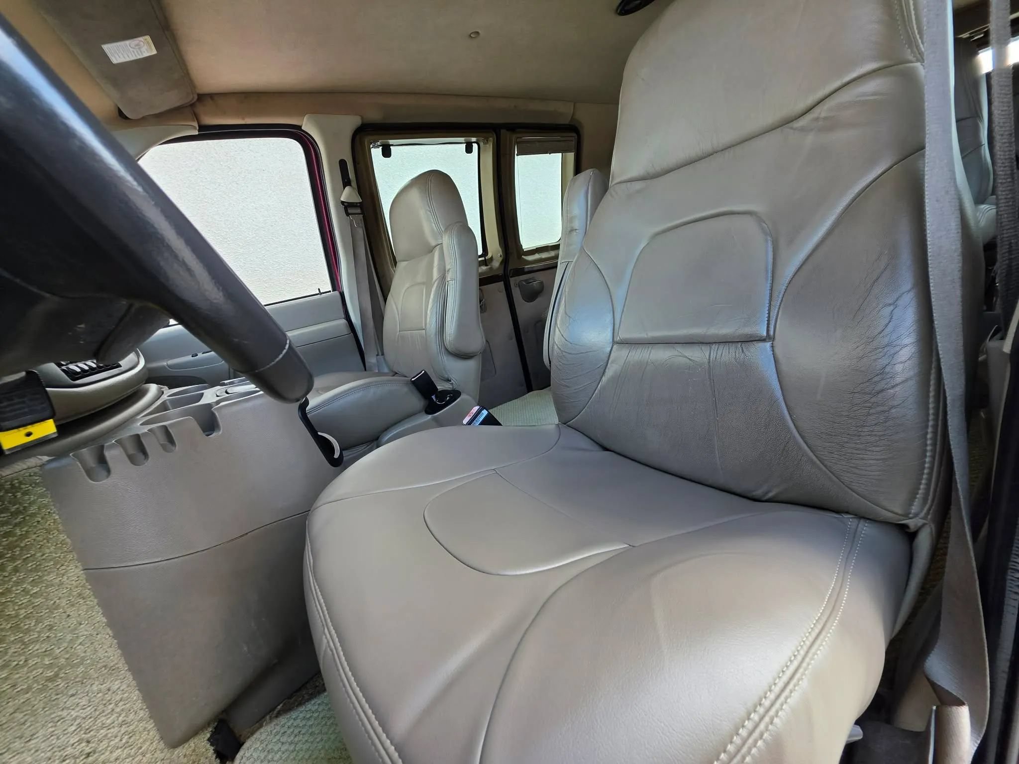 Used 2003 Ford E-150 and Econoline 150 RWD image 10