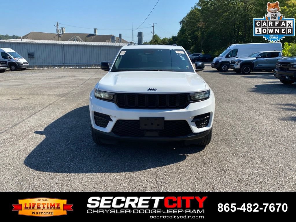Used 2023 Jeep Grand Cherokee Altitude AWD/4WD image 2