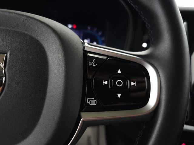 Used 2025 Volvo V60 B5 Cross Country Plus w/ Protection Package Premier image 16