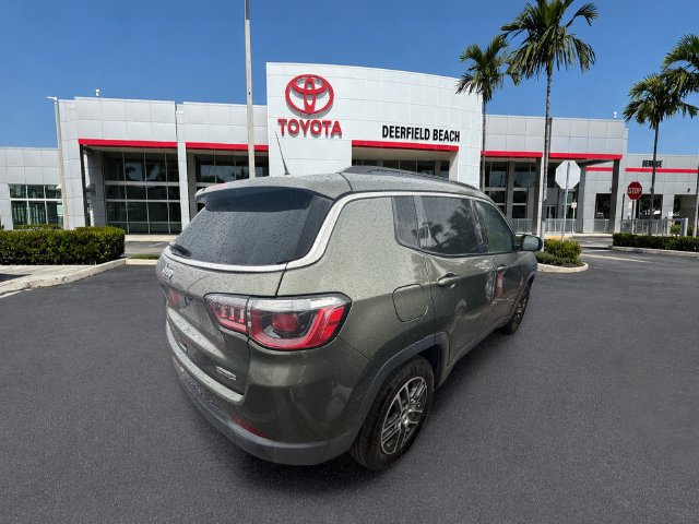 Used 2018 Jeep Compass Latitude w/ Safe & Security Group FWD image 10