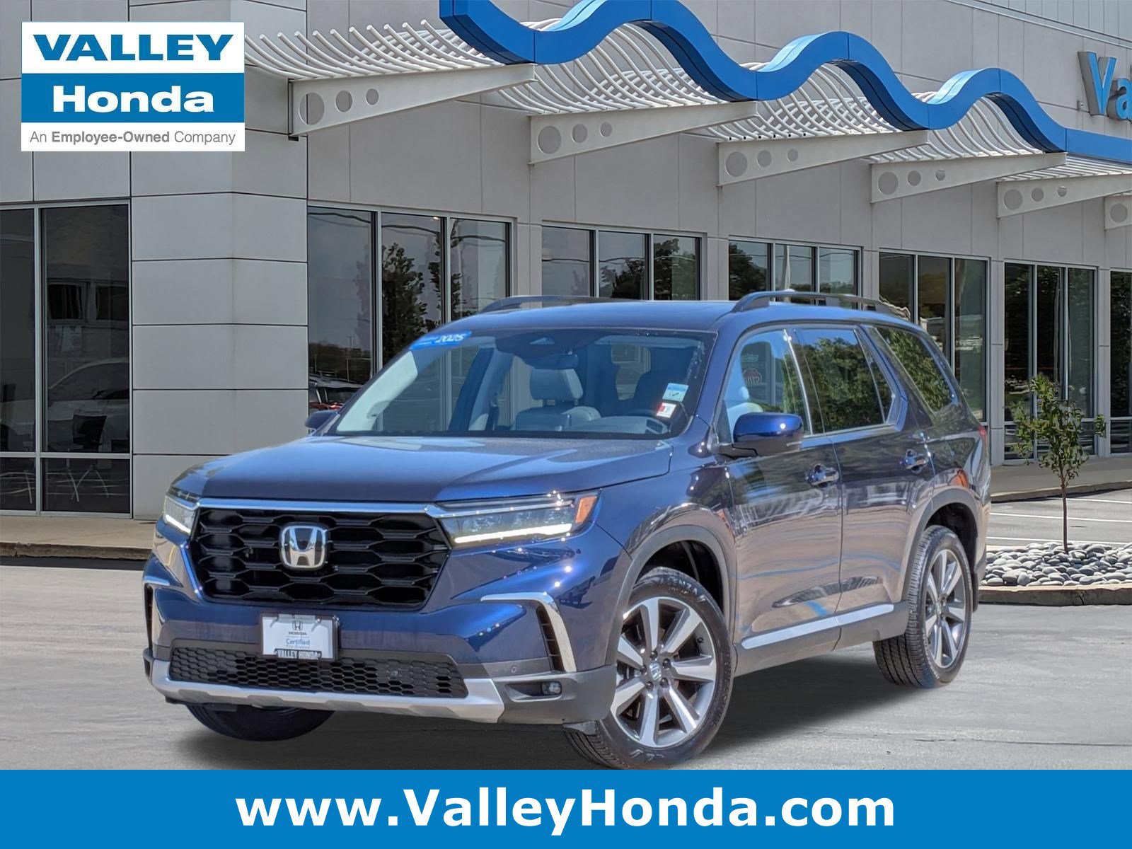 Certified 2025 Honda Pilot Touring image 1