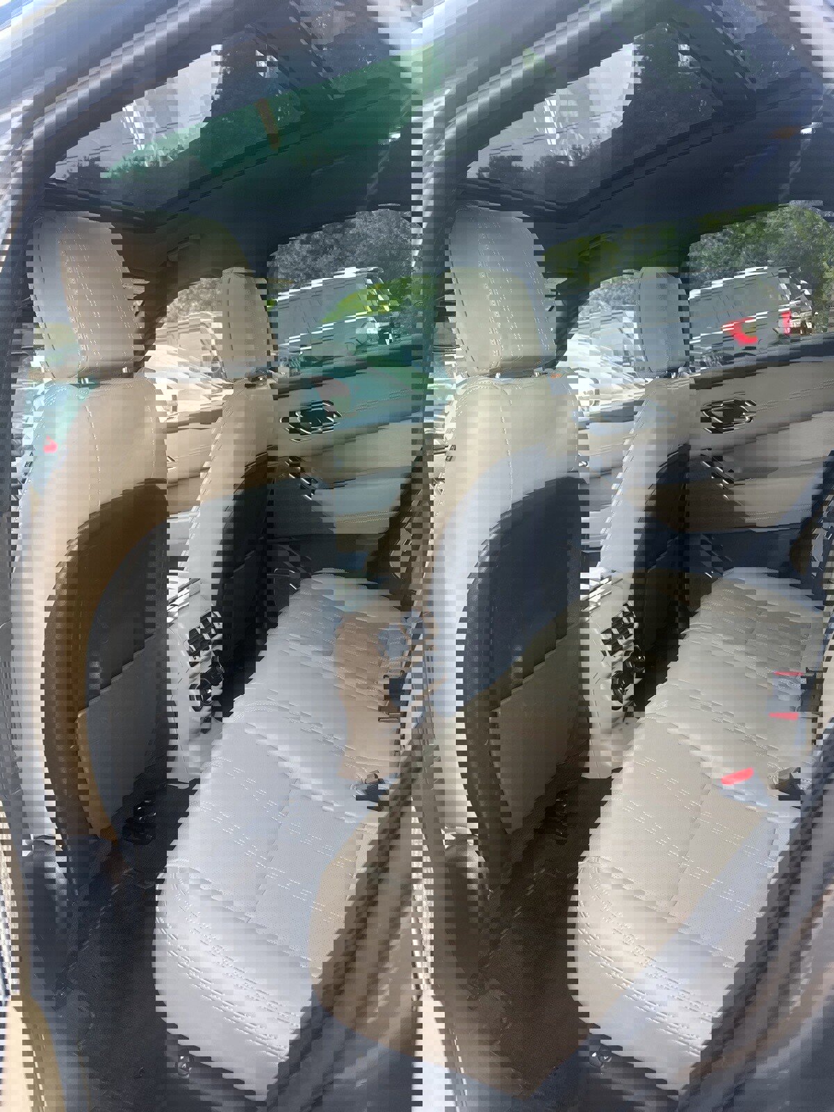 Used 2019 Land Rover Range Rover Velar R-Dynamic HSE image 11