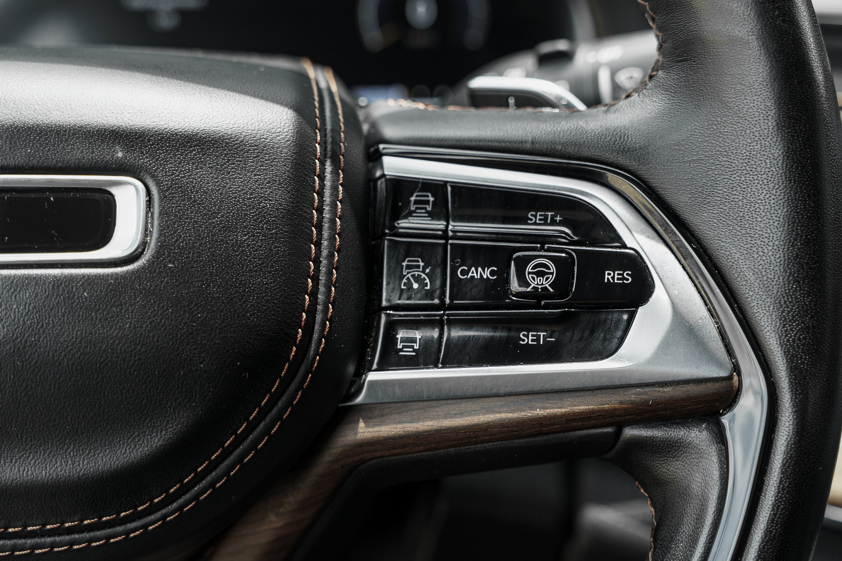 Used 2022 Jeep Grand Cherokee Summit AWD/4WD image 19