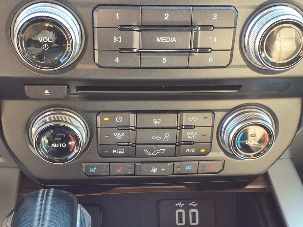 Used 2016 Ford F150 Lariat w/ Equipment Group 502A Luxury AWD/4WD image 27