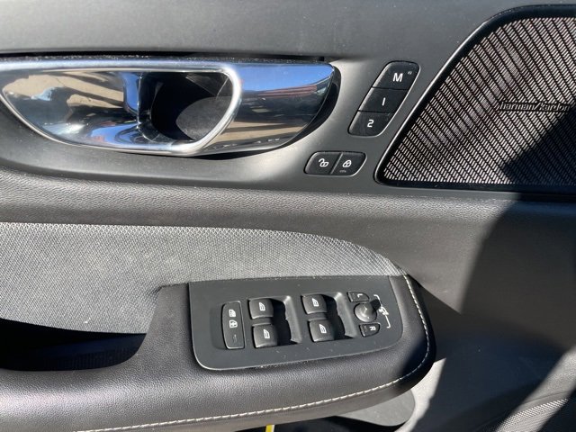 Used 2019 Volvo S60 T5 R-Design image 6