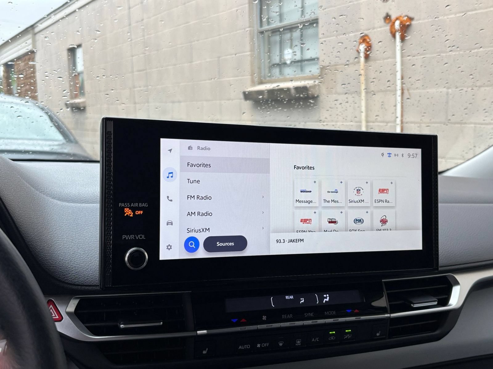 Used 2025 Toyota Sienna XLE FWD image 20